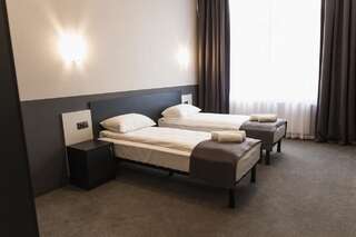 Отель GOLDEN RING Тернополь Улучшенный двухместный номер с 2 отдельными кроватями-6